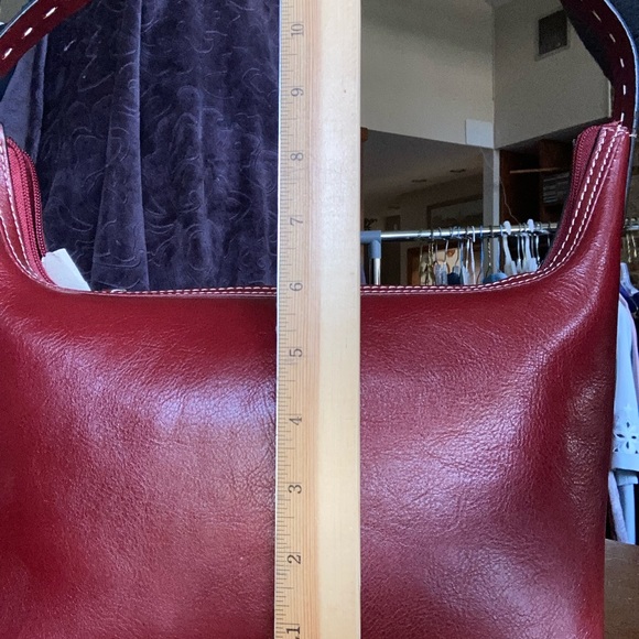 Red purse, white stitching, multiple pockets - Picture 7 of 8